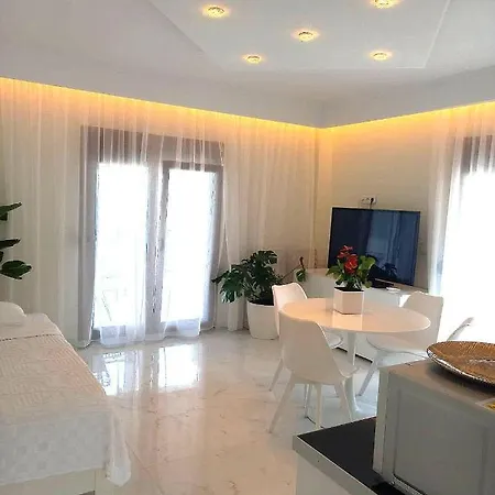 Apartment Lux Sea Front Avra